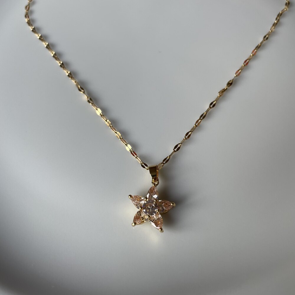 Pembe Çiçek Kolye